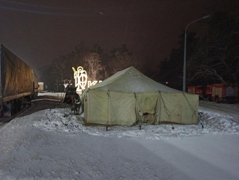 На въездах в Киев обустроили пункты обогрева для водителей (фото)