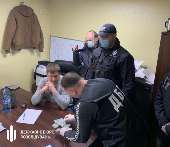 В Харькове задержан адвокат за попытку подкупа следователя ГБР