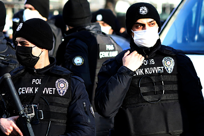 Вооруженные пистолетом бандиты напали на россиянку в Турции