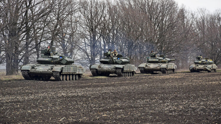 "Раньше было похоже на наступление, теперь - оборона". К чему готовятся солдаты ВСУ на Донбассе