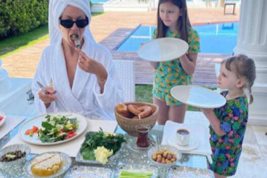 
            Леся Никитюк в Турции "морила голодом" своих племянниц        