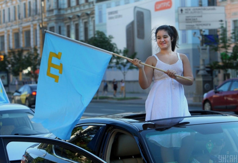 В столице отмечают День крымскотатарского флага (фото)