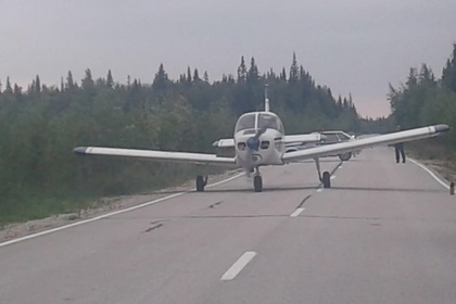 Пилот совершил вынужденную посадку на российскую автодорогу