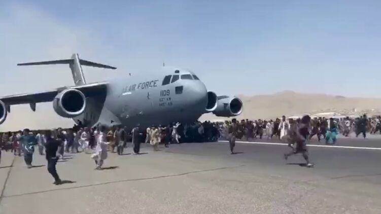 Американцы улетают, афганцы цепляются за самолеты. Как США бегут из Кабула и какие выводы для Украины