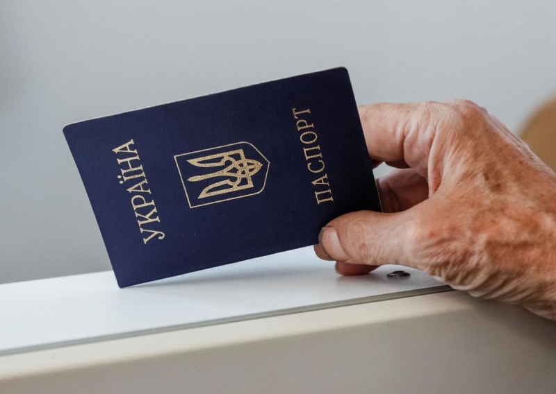 Украинцы с паспортом-книжкой смогут регистрировать место проживания онлайн
