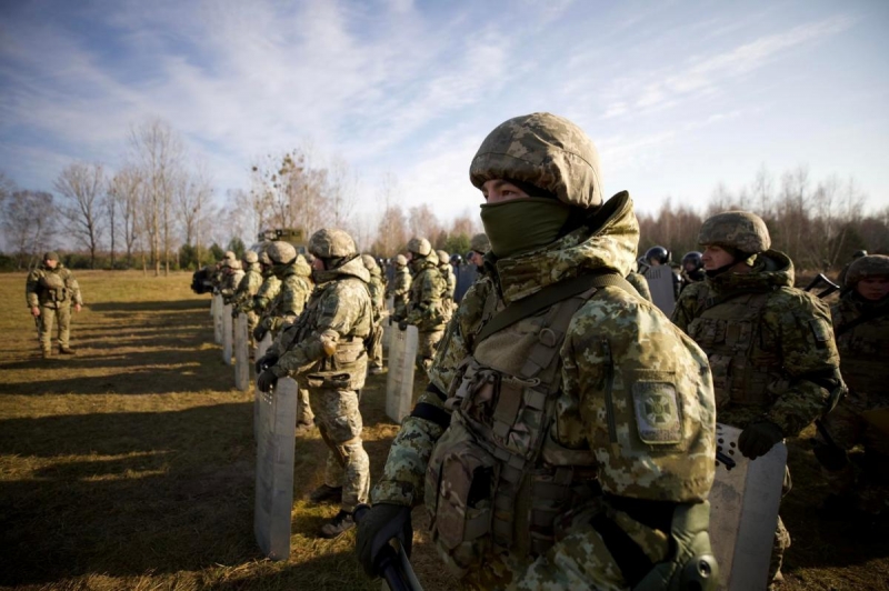 Украинским пограничникам разрешили использовать оружие: в каких случаях