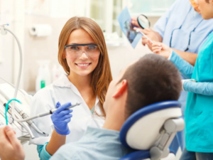 Лечение зубов: спектр услуг стоматологии Familia