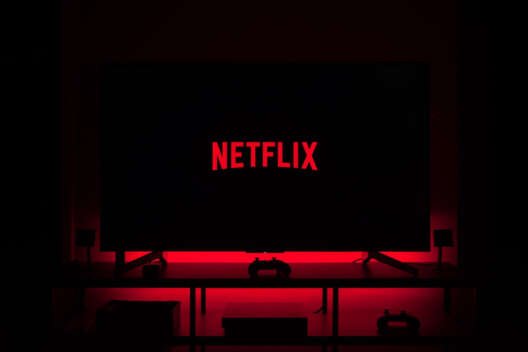 
            Netflix заморозил производство российских сериалов и фильмов        