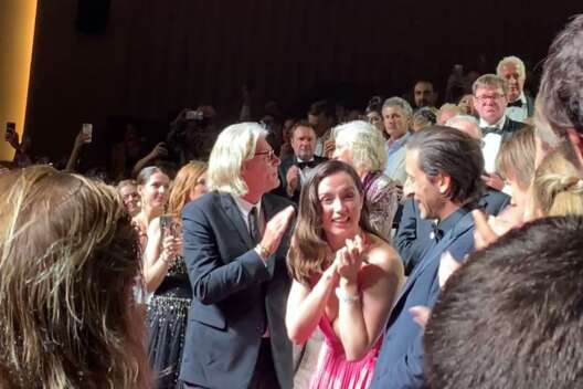 
            "Блондинка" удостоилась 14-минутных оваций на Венецианском кинофестивале        