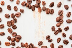 Приготовления кофе в зернах: секреты и техники для получения идеального напитка