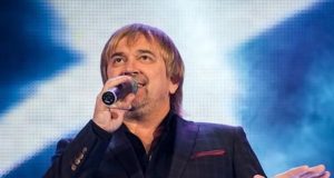 60-летний артист покорил Львов экстремальными трюками под куполом