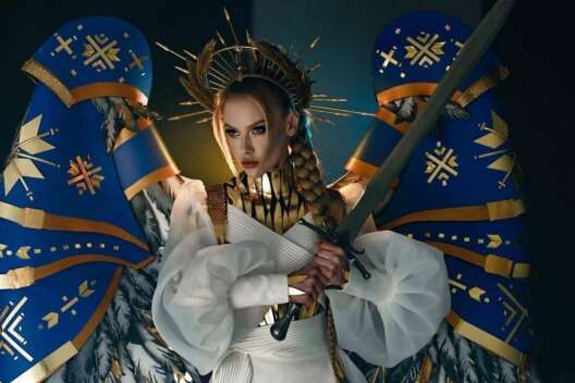 
            "Мисс Вселенная": украинская красавица покорила своим нарядом (видео)        